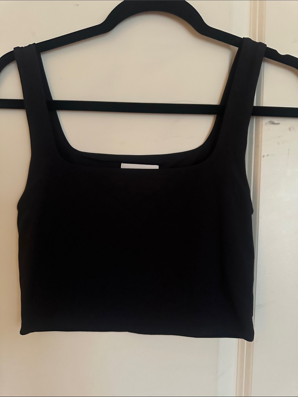 : Aritzia Babaton Black Square-Neck Cropped Tank